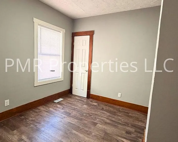 1032 8th Ave — Photo 6