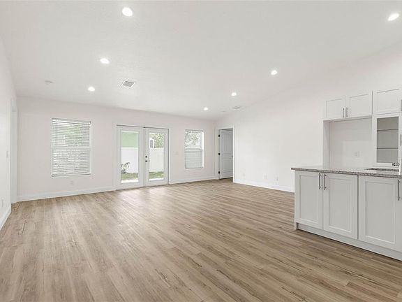 4th image of 28 WOODSTON LANE