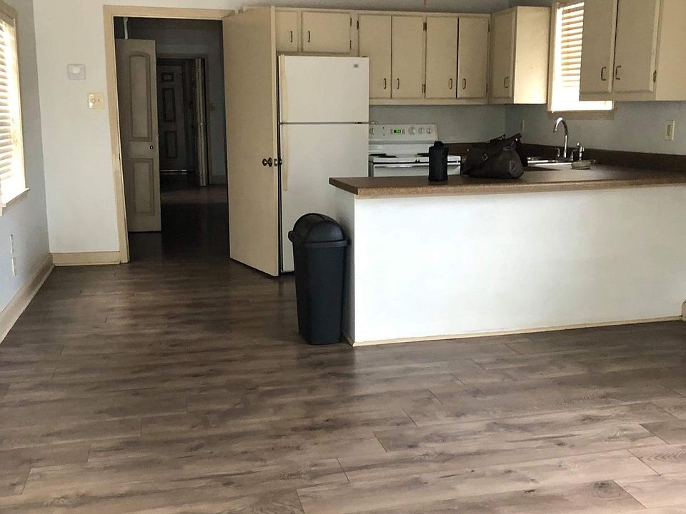 2nd image of 303 Saint Mary St
