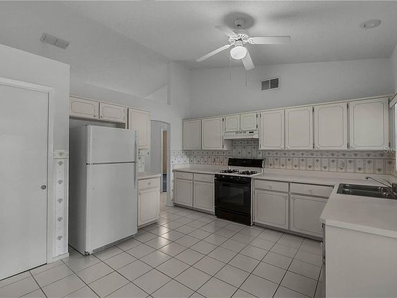 3rd image of 12138 Romero St