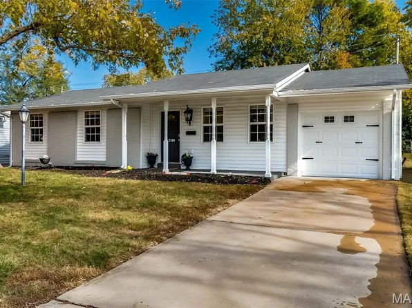 2190 Glenoro Dr, Florissant, MO 63033