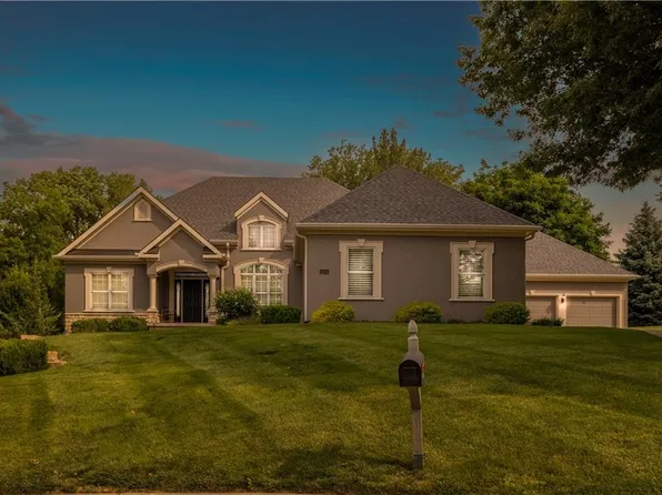 4603 Manor Dr, Saint Joseph, MO 64506