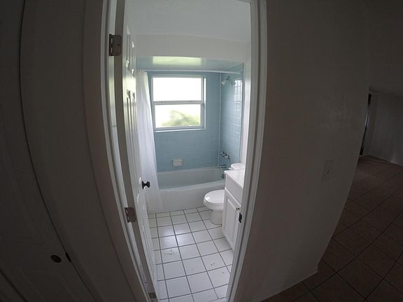 4th image of 800 Charles St