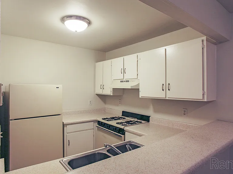 LaFonda Apartments — Photo 18