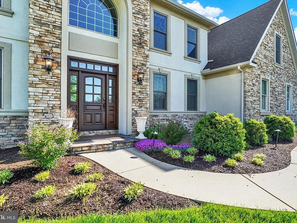 1st image of 1302 Wicklow Dr