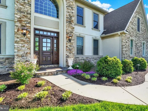 1302 Wicklow Dr, York, PA 17404