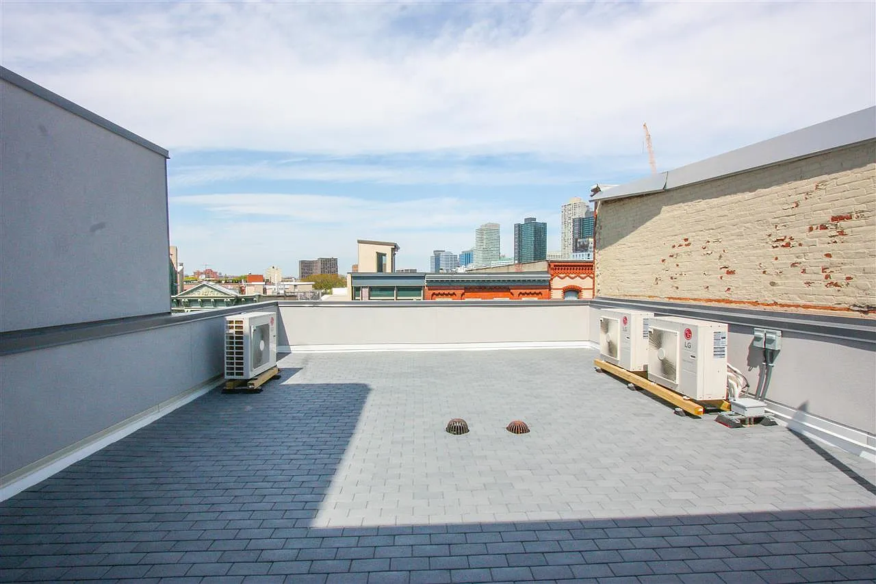 1 bed, 1.0 bath, 623 sqft, $3,600 — Photo 3