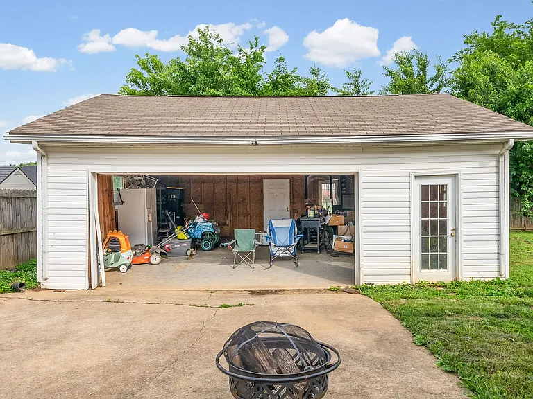 919 Van Buren Ave — Photo 29