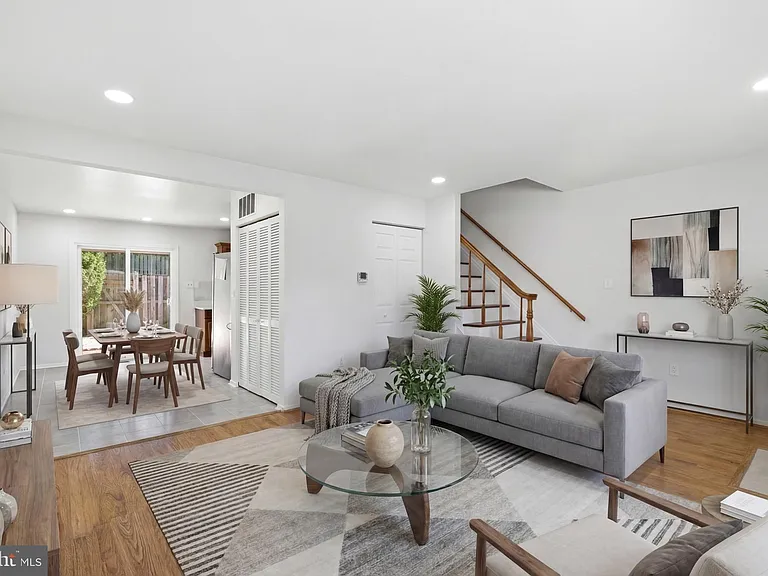 102 N Duke Dr — Photo 7