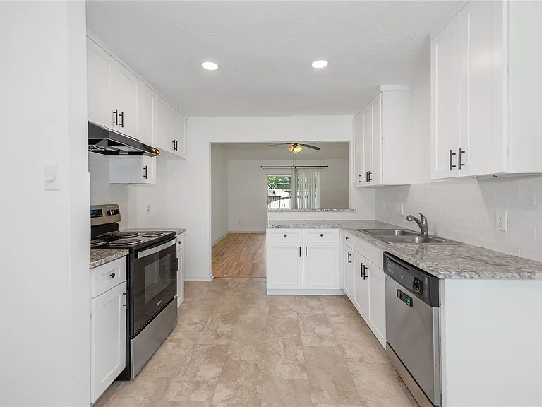 1 Ollerton Dr — Photo 5