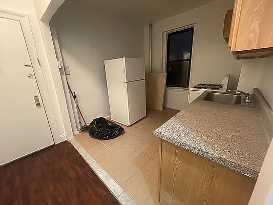 3rd image of 2529 Matthews Ave #B3