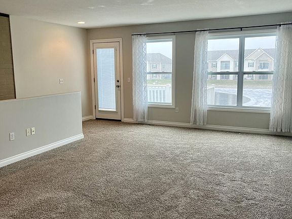 4th image of 4745 Lakeside Dr