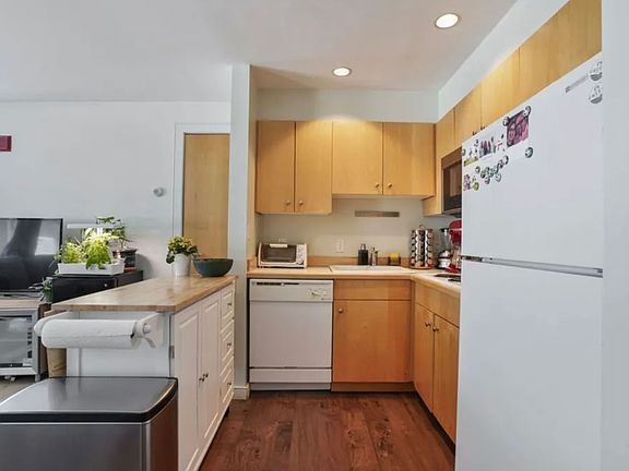 4th image of 131 Tremont St APT 6D