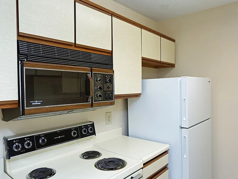 2800 McFarland — Photo 2