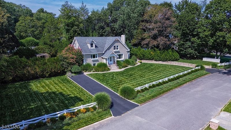 1st image of 34 Grandview Dr