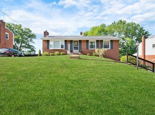 205 Wessex Hills Dr, Coraopolis, PA 15108