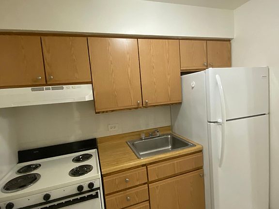 3rd image of 6832 N Wayne Ave APT 1G