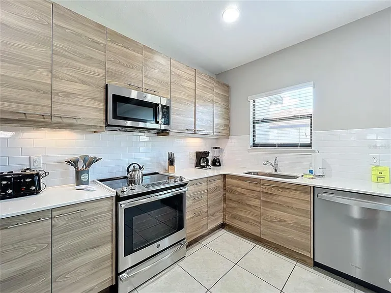 185 Brookes Pl — Photo 9