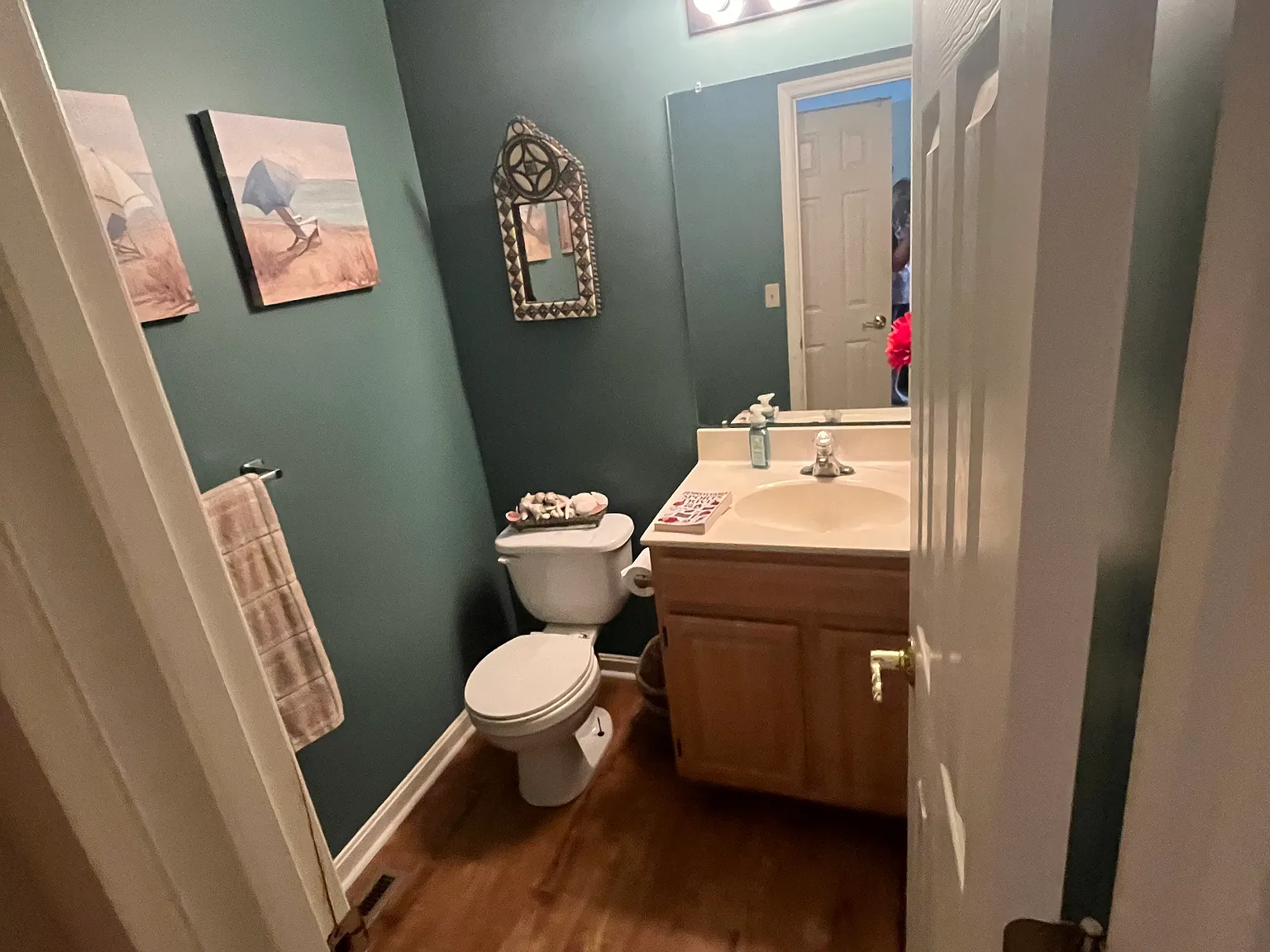 3 bed, 2.5 bath, 2456 sqft, $2,300 — Photo 2