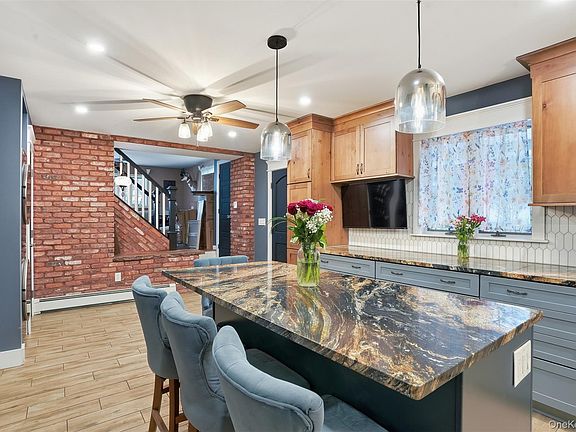 4th image of 24 Mountain Road