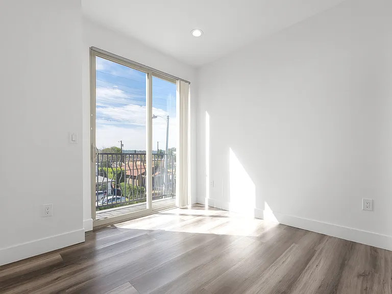 6006 N Klump Ave — Photo 11