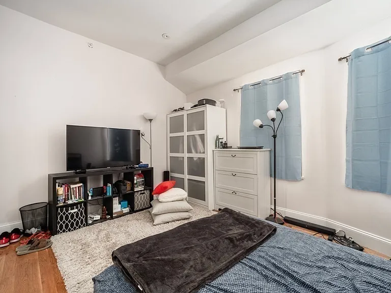44 Mozart St #2 — Photo 10