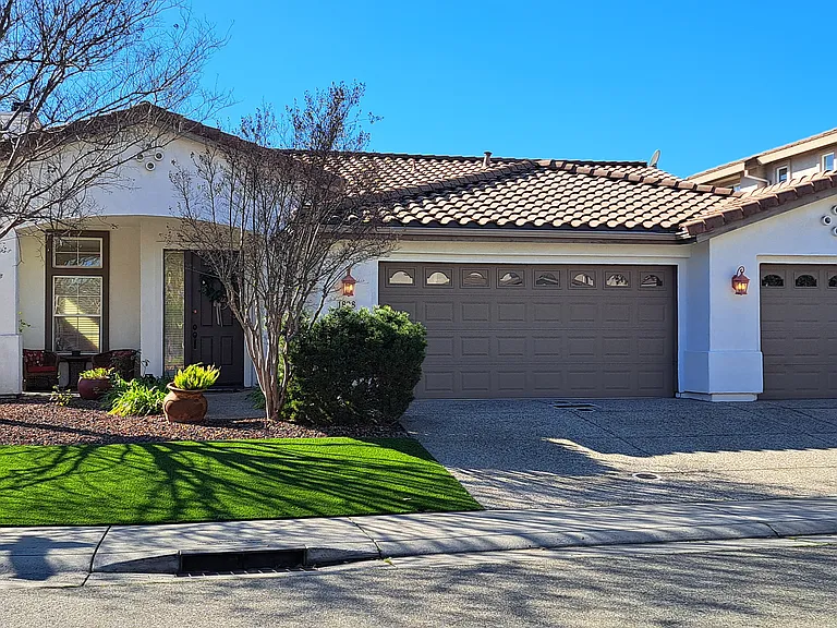 1828 Heather Garden Ln — Photo 3