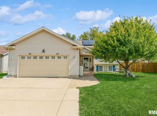 1913 13th St, Silvis, IL 61282
