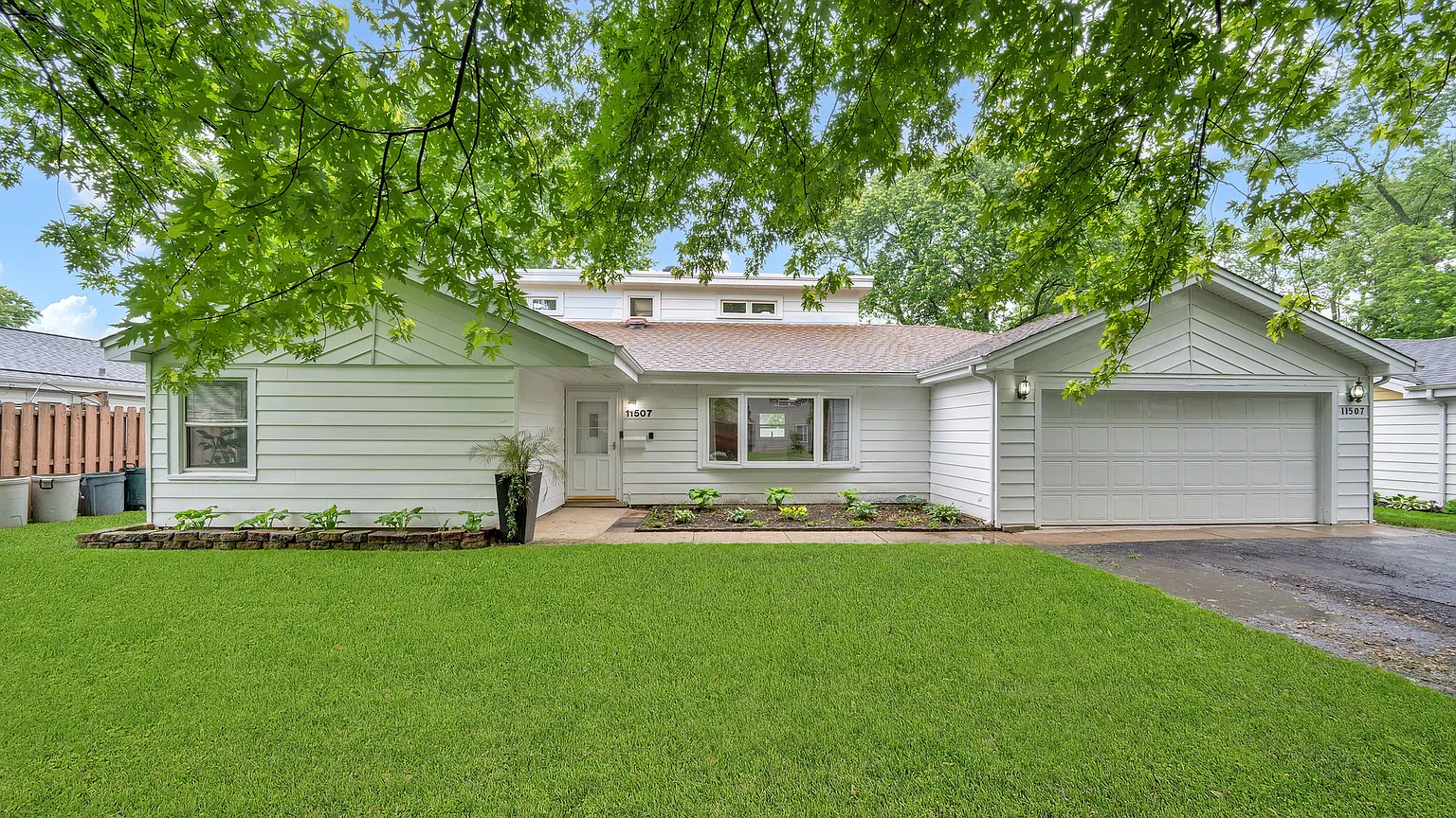 11507 S Neenah Ave photo 1