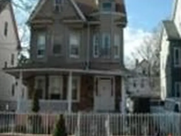 862 E 34th St, Brooklyn, NY 11210