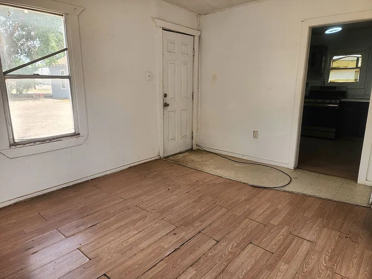712 E Brazos St — Photo 3