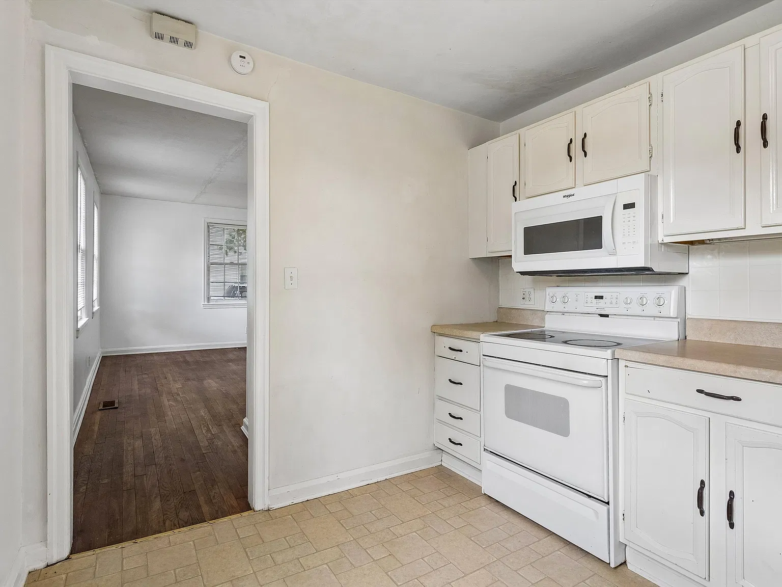 4 bed, 1030 sqft, $1,750 — Photo 4