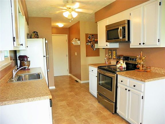 3rd image of 5965 Calm Lake Dr
