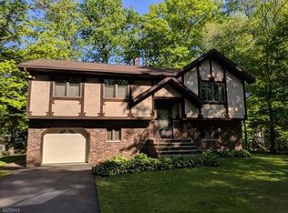 88 Weldon Rd, Lake Hopatcong, NJ 07849