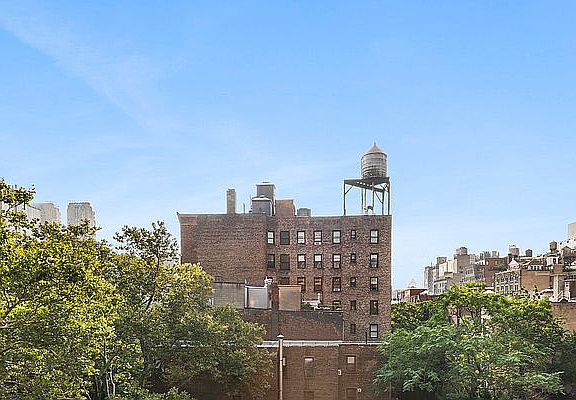 3rd image of 140 W 69th St APT 58A