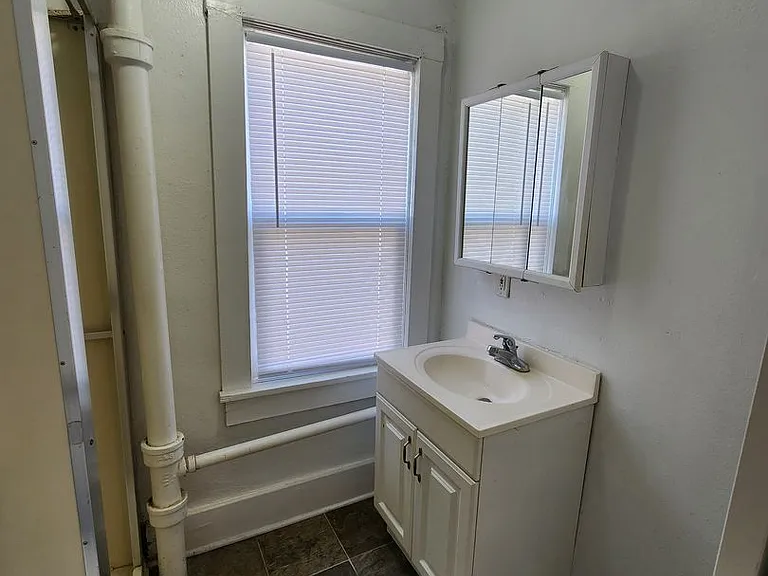 1308 Emma Ave — Photo 6