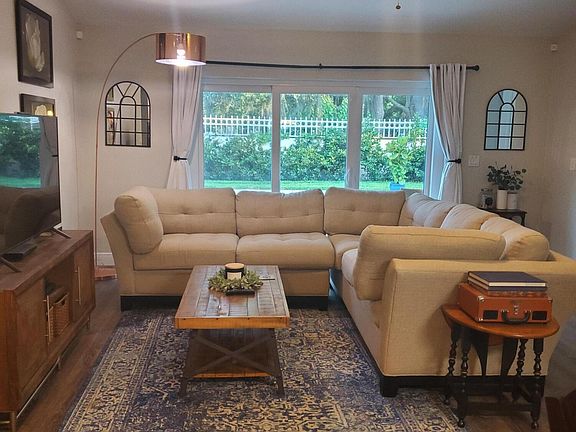 4th image of 3931 Biscayne Dr