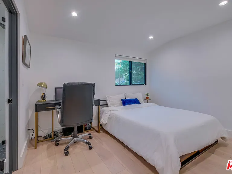 5715 Corteen Pl — Photo 16