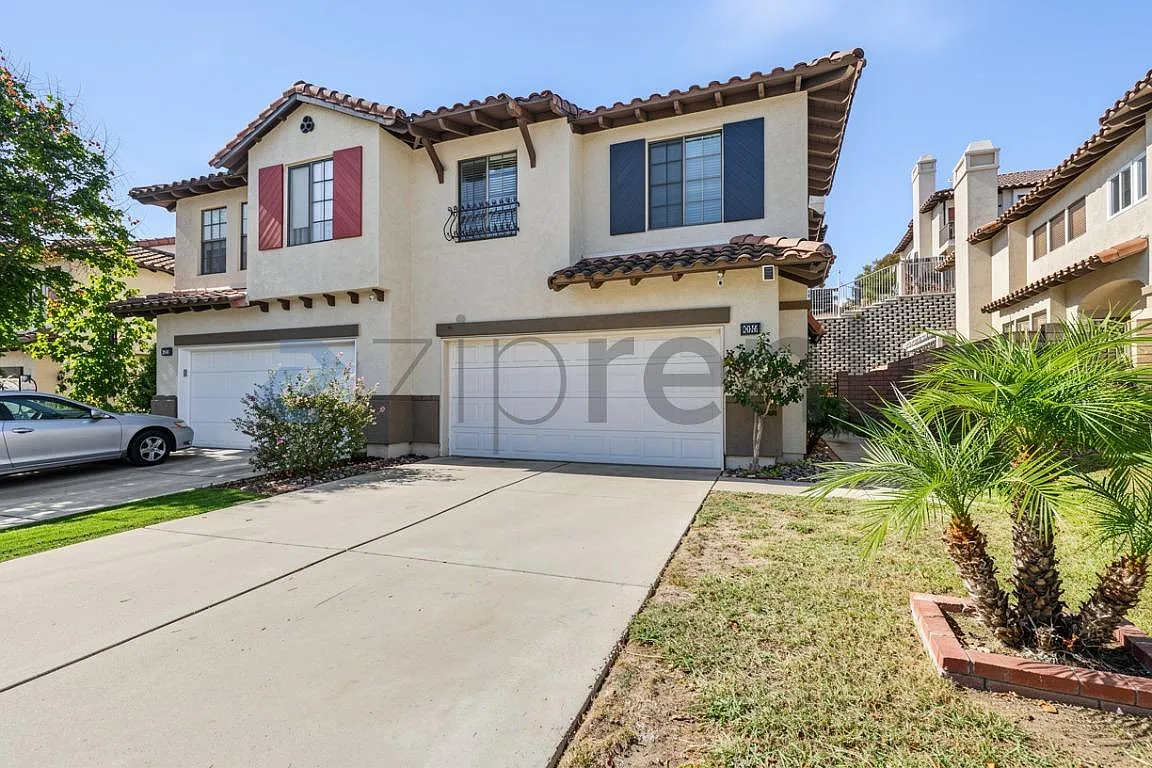 3 bed, 2.5 bath, 1471 sqft, $3,450 — Photo 2