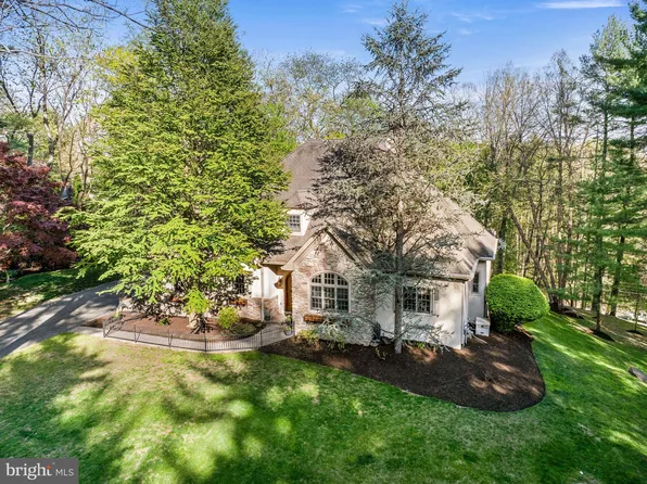 15 Llangollen Ln, Newtown Square, PA 19073