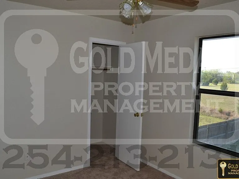 1106 Leslie Cir — Photo 9
