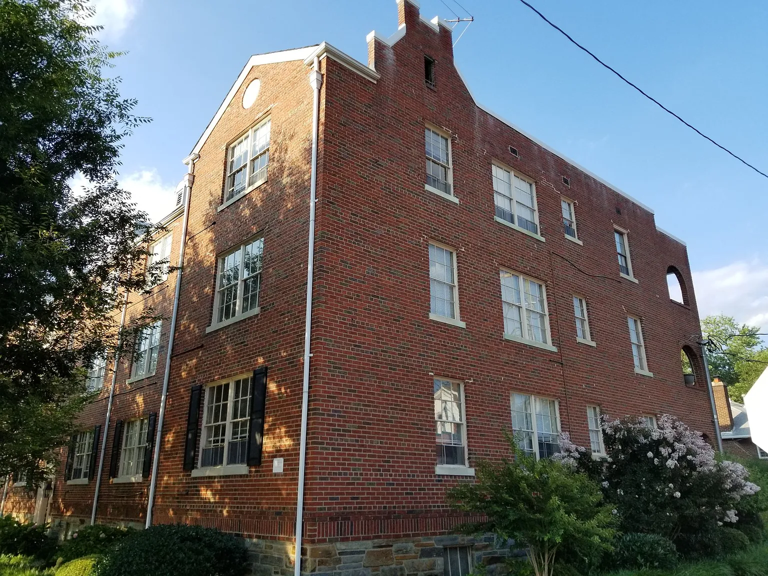 Mount Vernon Ave Apartments — Photo 3