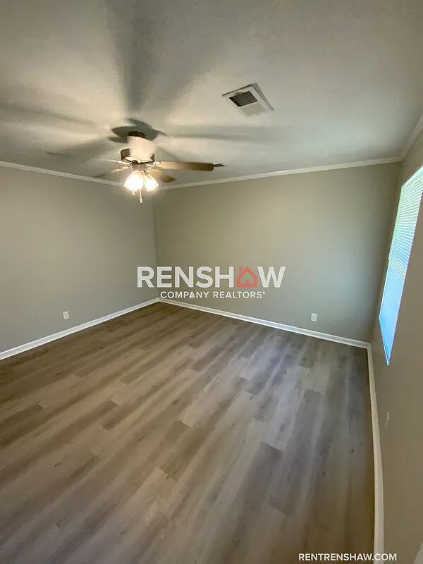3 bed, 1.0 bath, 1107 sqft, $1,300 — Photo 2