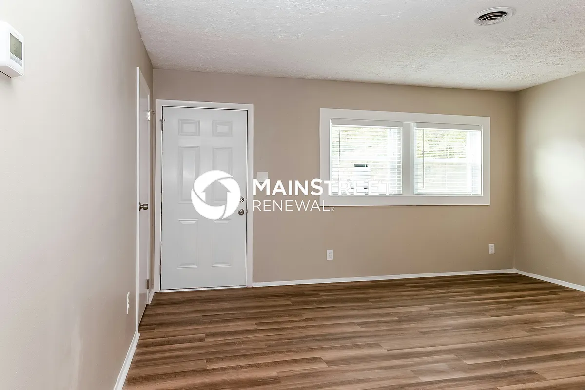 Living Room - 5922 Heatherwood Ln