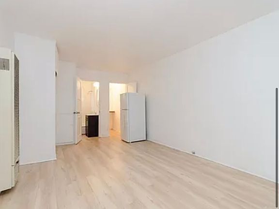 5th image of 1347 S Cochran Ave APT 5