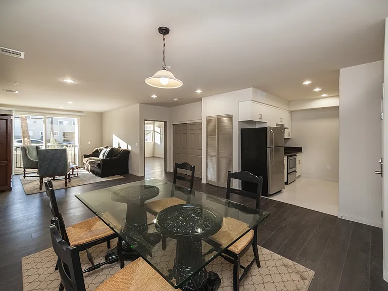 Sherman Oaks Place — Photo 47