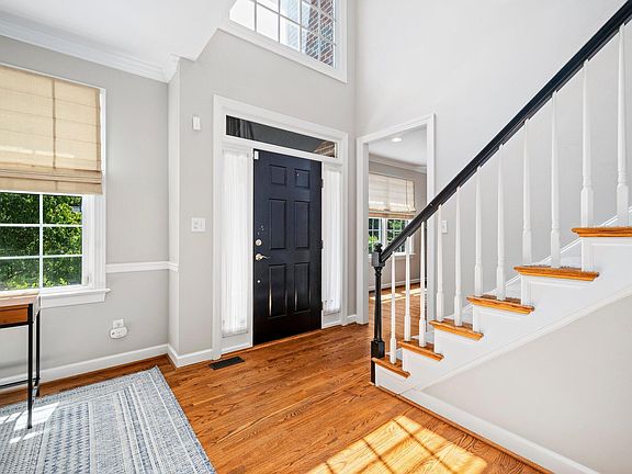 2nd image of 3318 Wyndham Ln