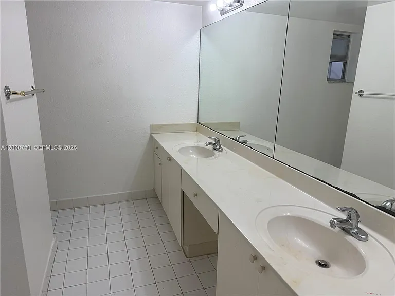4235 N University Dr #202 — Photo 19