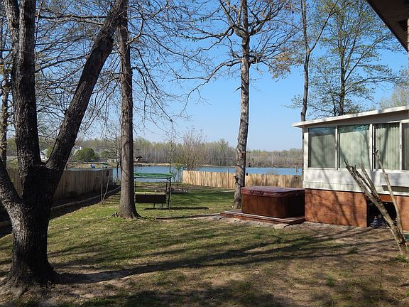 Huge Yard with lake access
						:
						Large Back yard with underground electricity to the going to the flower beds.