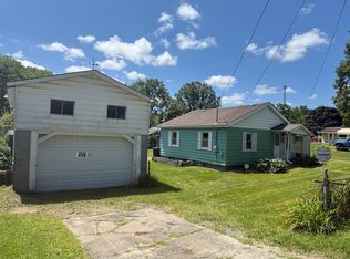 215 Burdiss St, Coal City, WV 25823